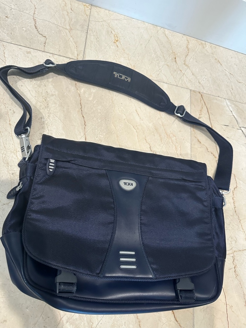 TUMI Messenger Laptop Bag, Leather And Nylon Canvas Navy Blue GUC